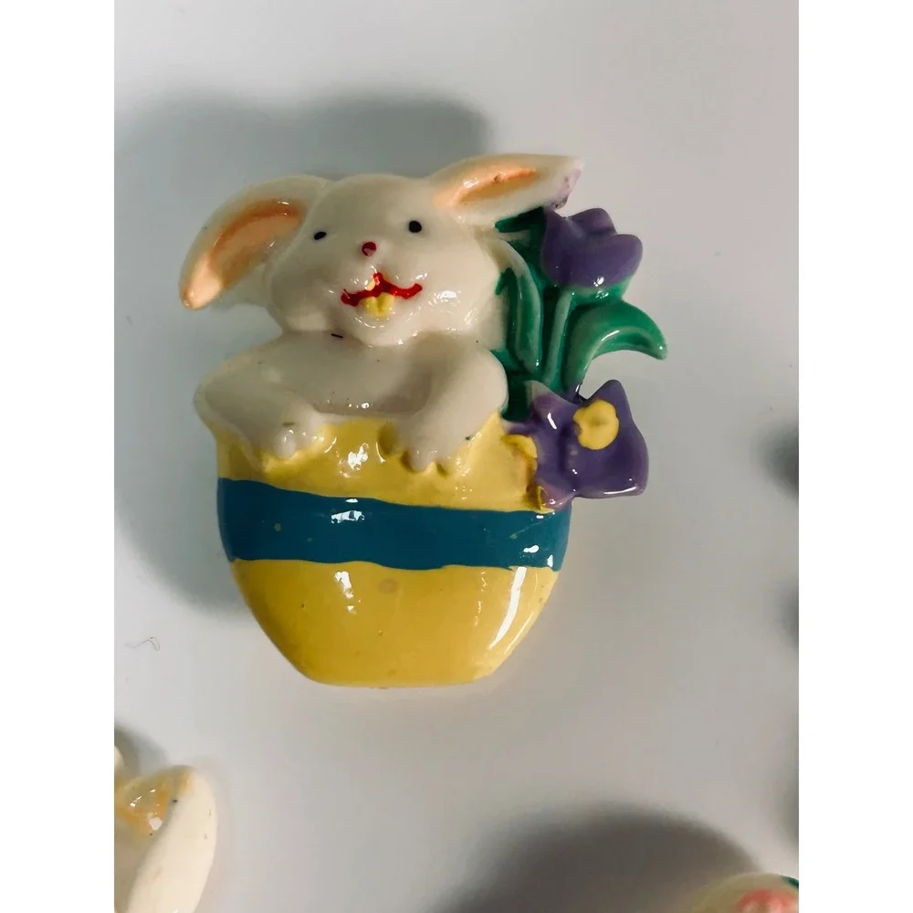 Vintage Easter Bunny Button Covers Kitsch Plastic‎ Holiday Colorful